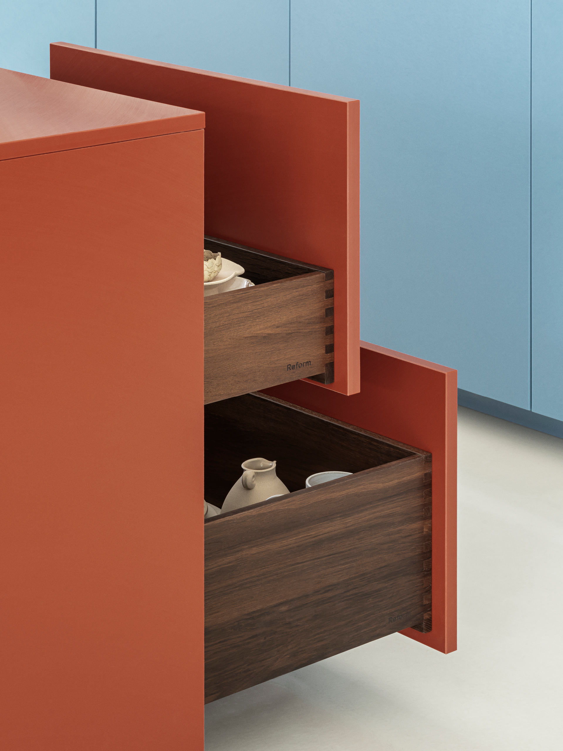 White kitchen drawers