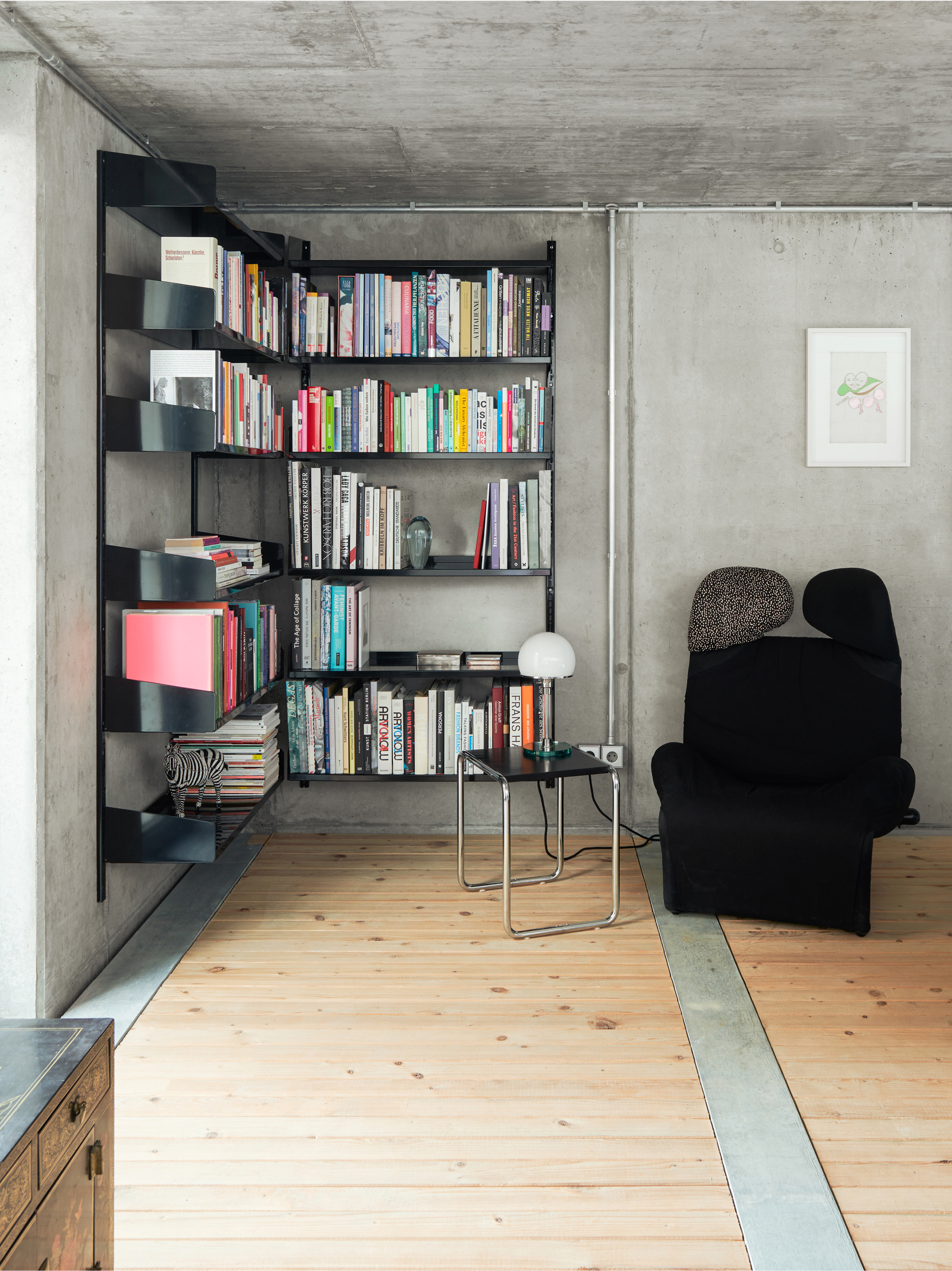 Bibliothèque dans le salon