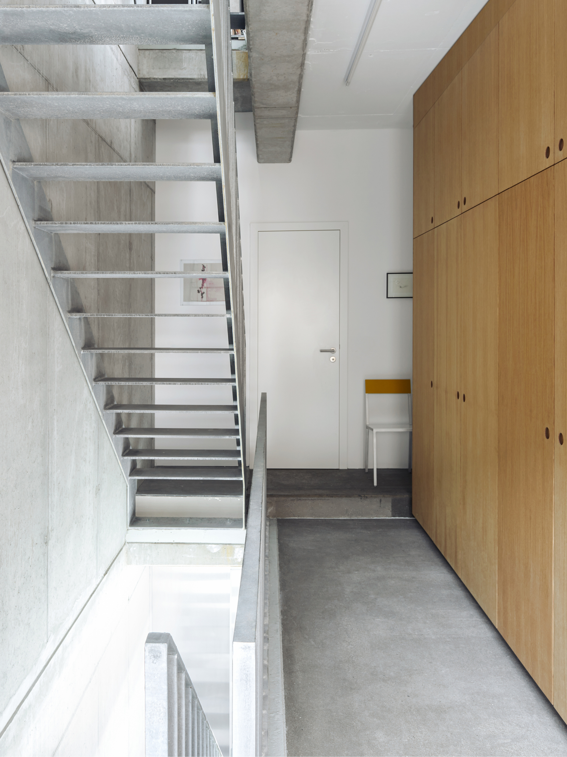 Armoire avec façades en bois